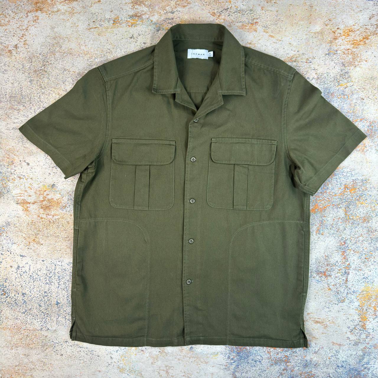 پیراهن آستین کوتاه مردانه TOPMAN زیتونی | استوک اورجینال | سایز M | استوک مارک باز