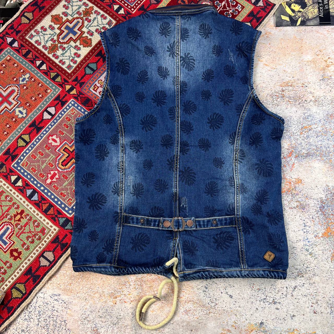 جلیقه جین زنانه بدون آستین طرح‌دار -وینتیج | استوک مارکباز