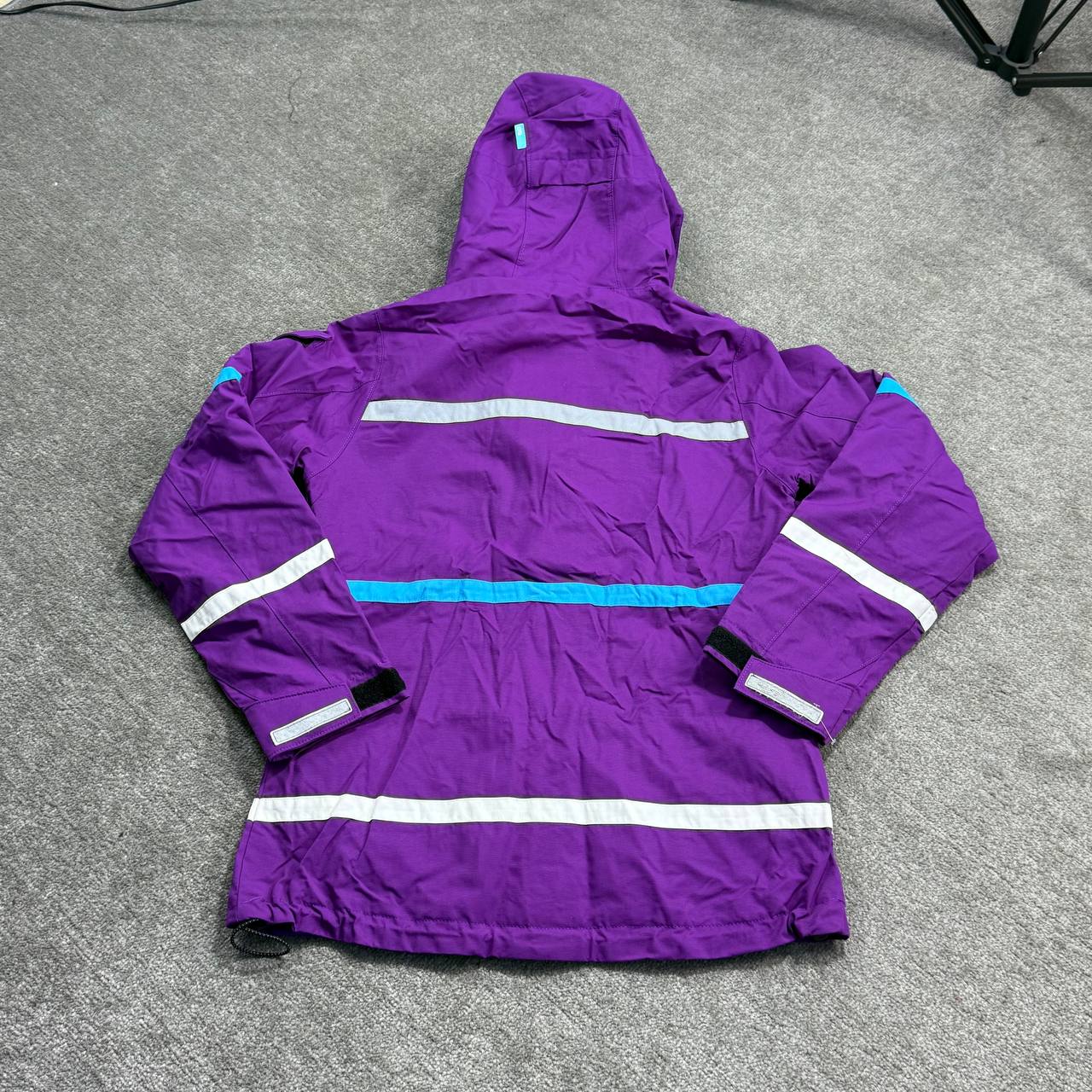 کاپشن اسکی بنفش زنانه و مردانه با نوار رفلکتیو و زیپ تنفسی